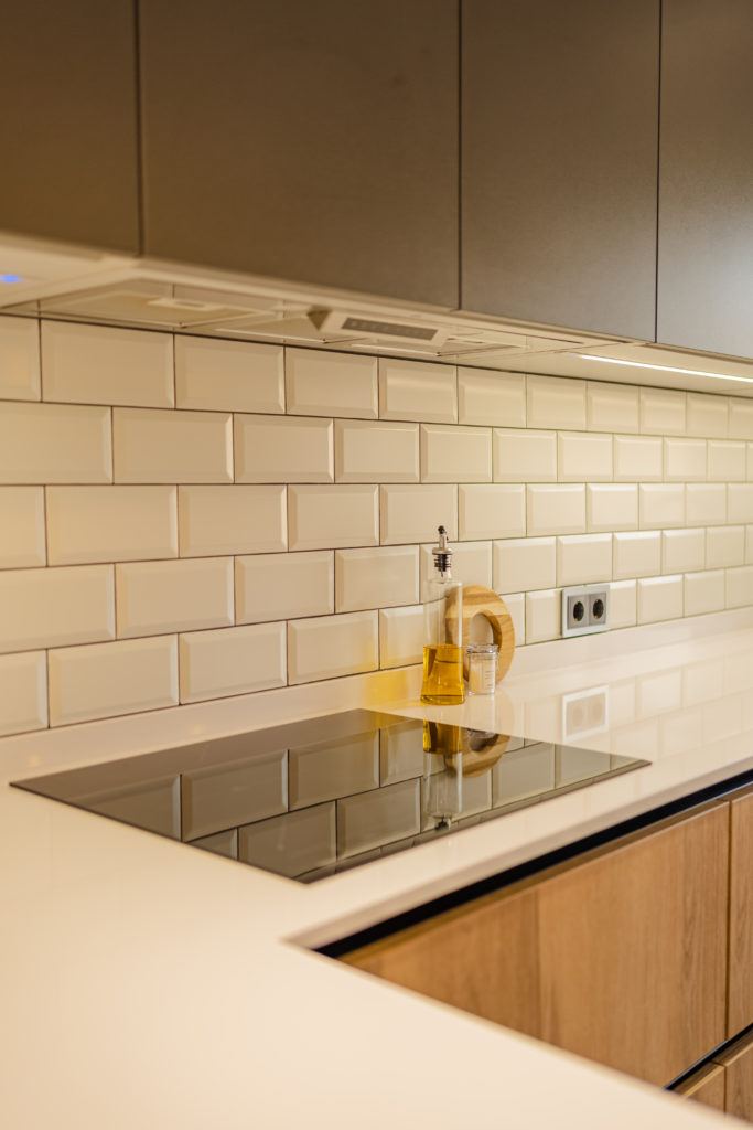 cocina-madera-rustica-antracita-helice-10
