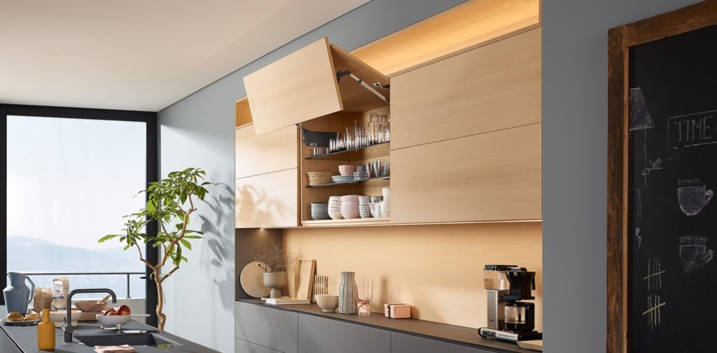 Sistema de apertura 1 helice cocina blum hf 1 e1639399773822