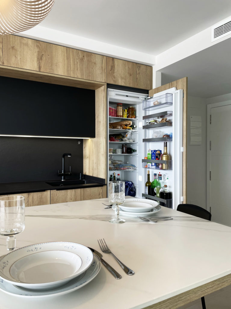 helice_cocina_isla_madera_atenas_negro_mate_viena_tirador_insert_negro_12
