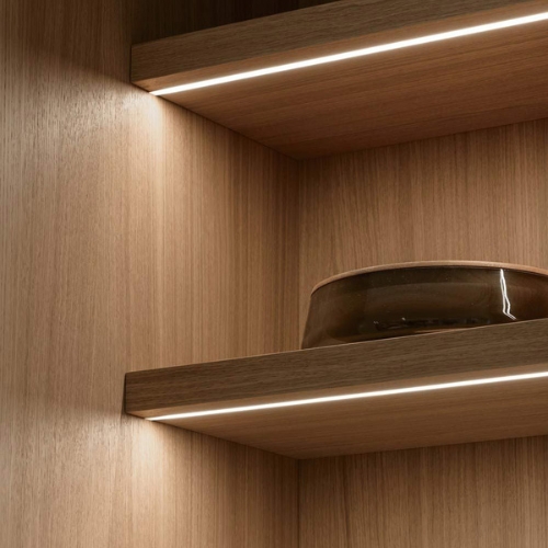 Logo para estudio de tatuaje minimalista circular en tonos gris y blanco. 7