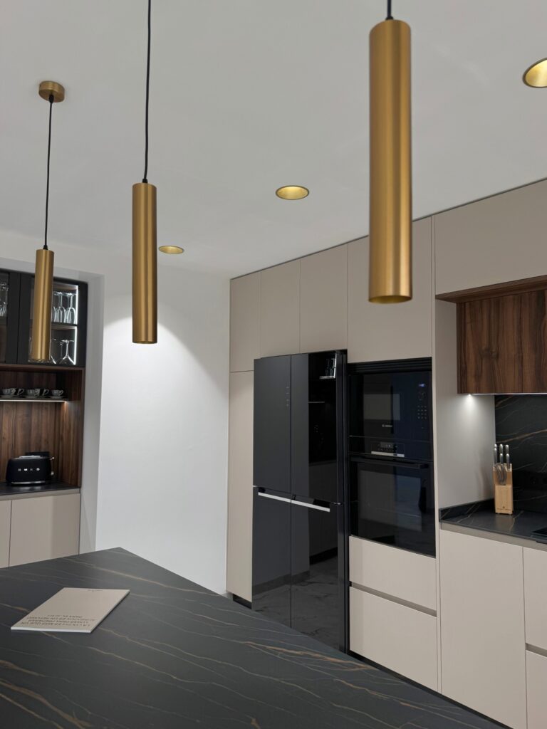 Una cocina bien iluminada