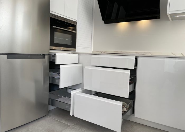 COCINA APROVECHADA AL MÁXIMO 3 cocina-lacada-blanca-aprovechada-helice-5