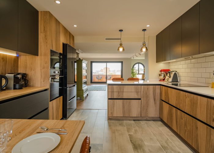 cocina-madera-rustica-antracita-helice-1 cocina-madera-rustica-antracita-helice-1